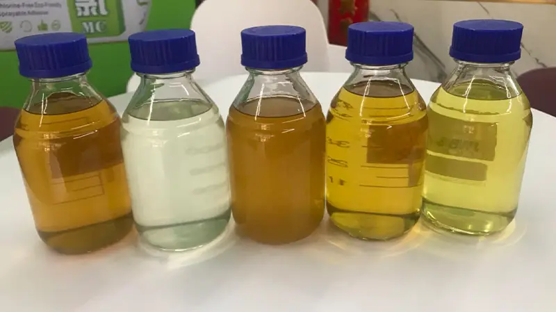 5 Fokis solvent-based adhesives samples packed in glass bottles.